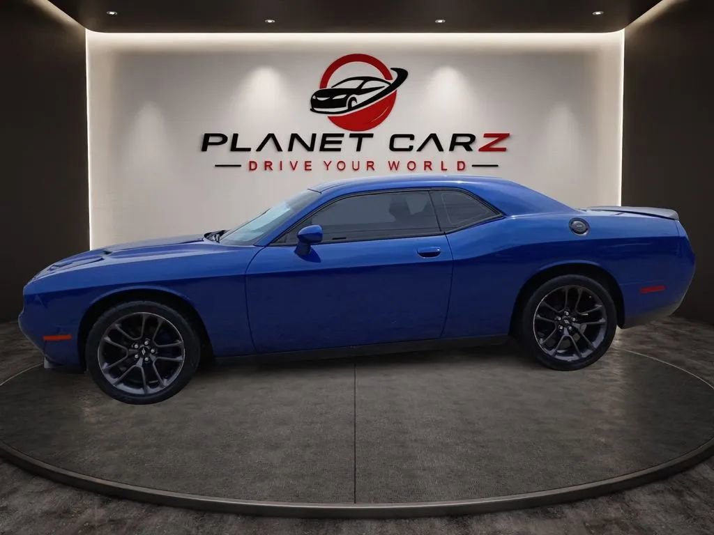 Used 2019 Dodge Challenger SXT w/ Blacktop Package RWD image 2