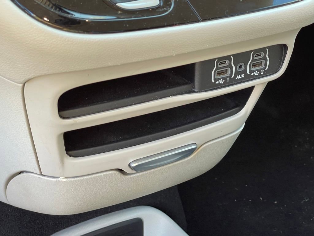 Used 2023 Chrysler Voyager LX image 23