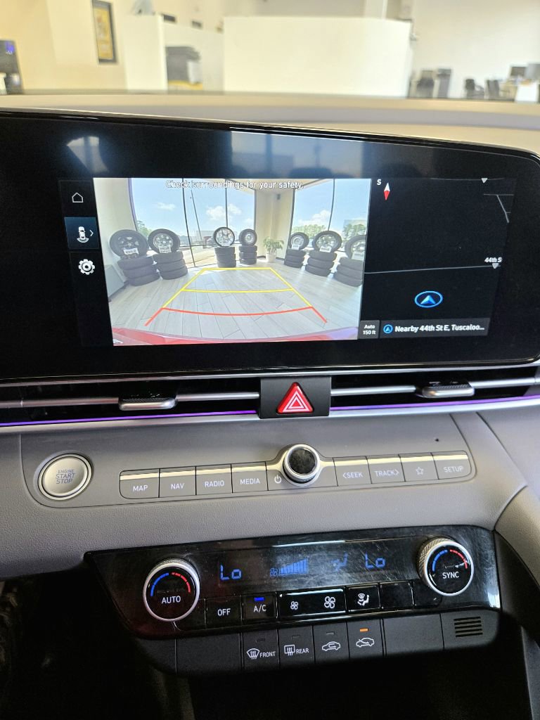 Used 2024 Hyundai Elantra SEL image 11