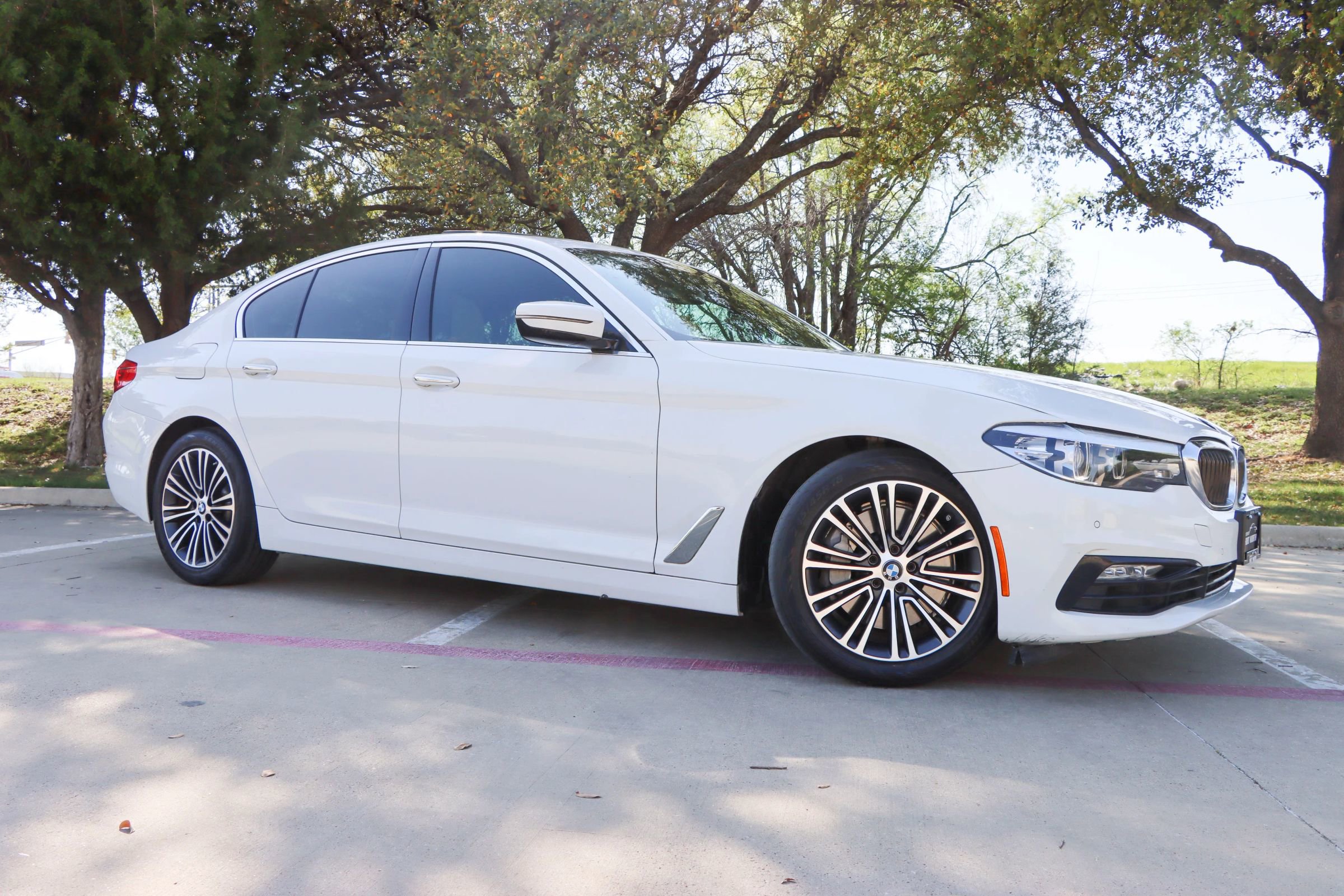 Used 2018 BMW 530i image 1