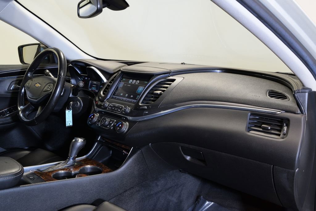 Used 2015 Chevrolet Impala LT w/ Convenience Package image 32