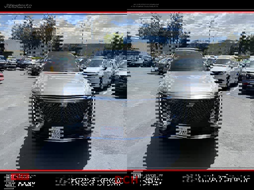 Used 2025 Cadillac Lyriq Luxury AWD/4WD image 2