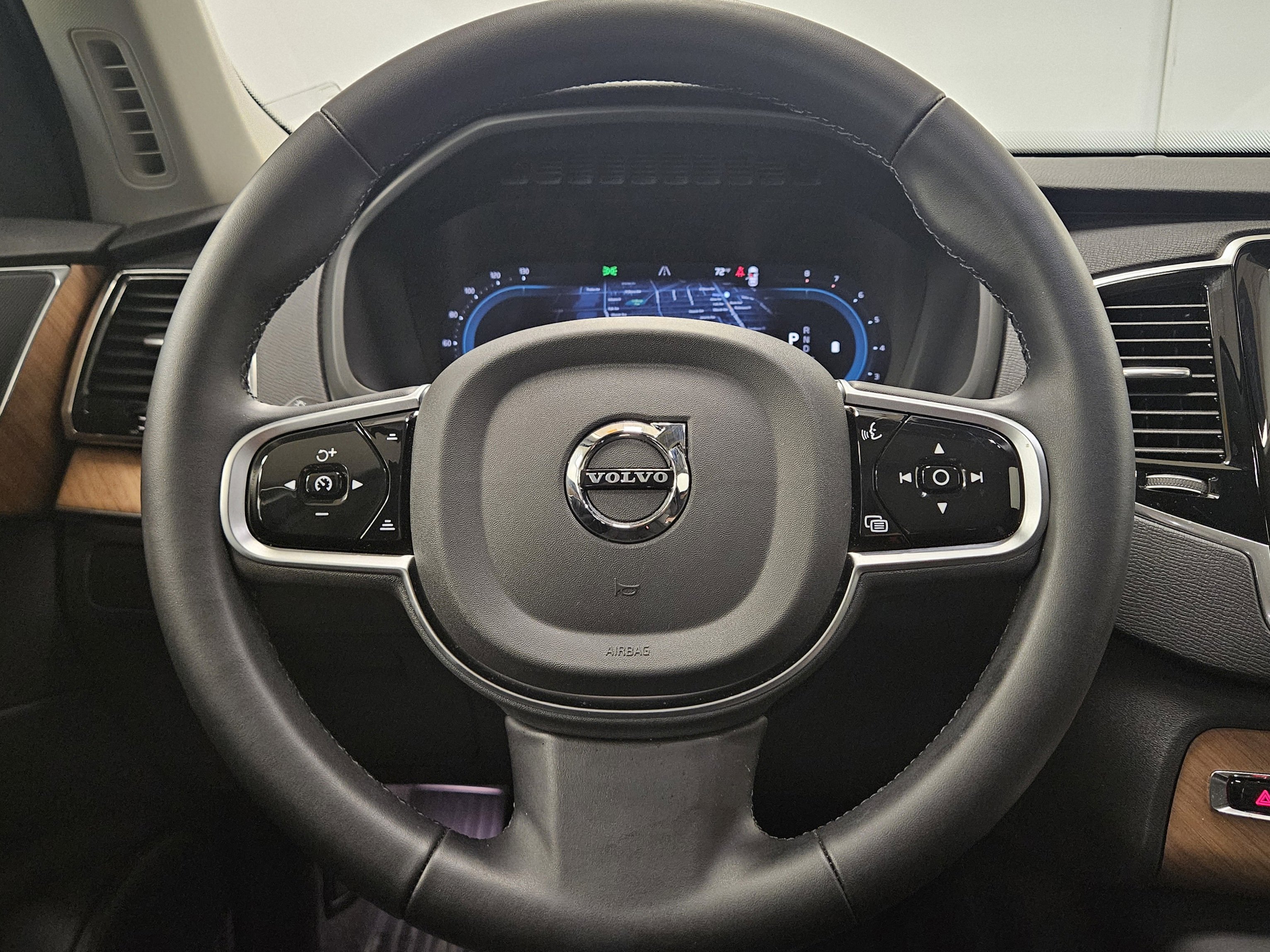 Used 2025 Volvo XC90 B6 Plus w/ Protection Package Premier image 41