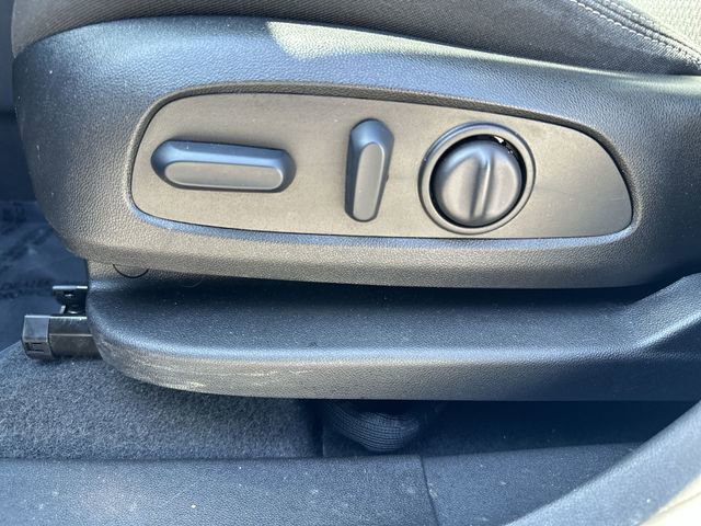 Used 2024 GMC Terrain SLE w/ Driver Convenience Package FWD image 16