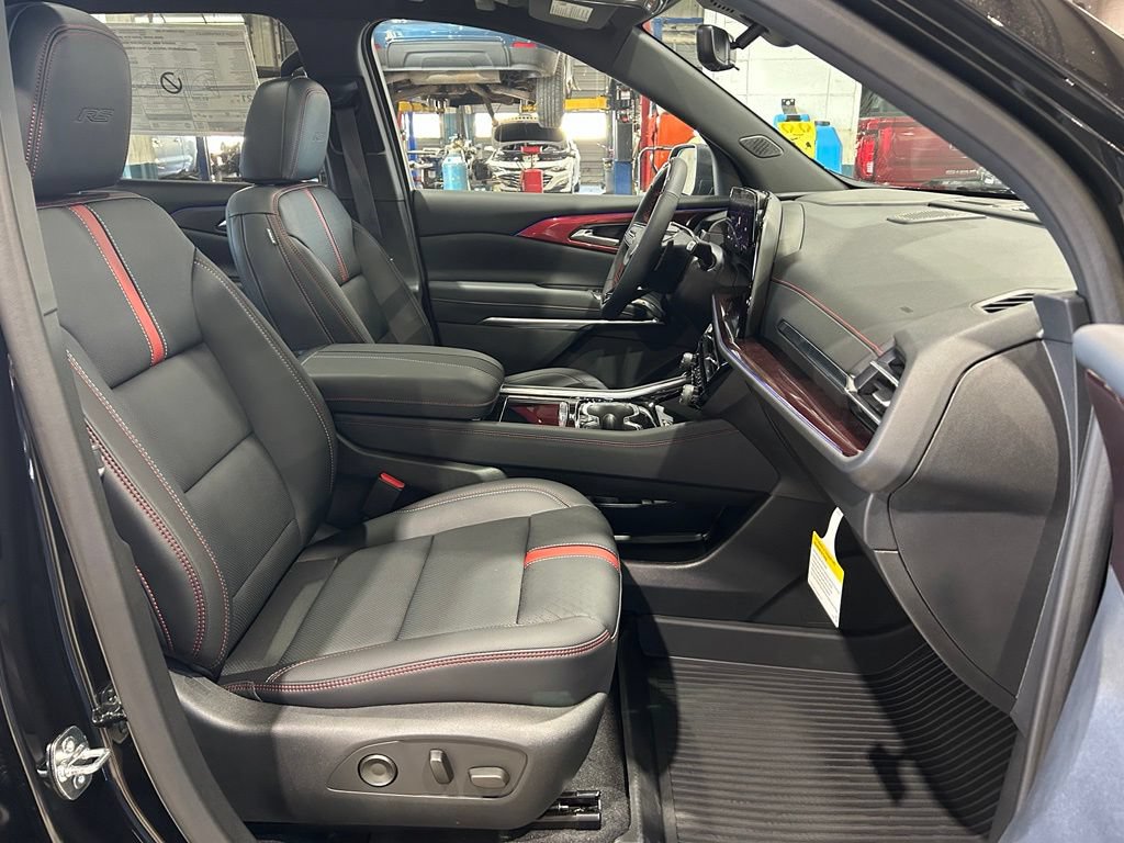 New 2026 Chevrolet Traverse RS w/ LPO, Floor Liner Package AWD/4WD image 44