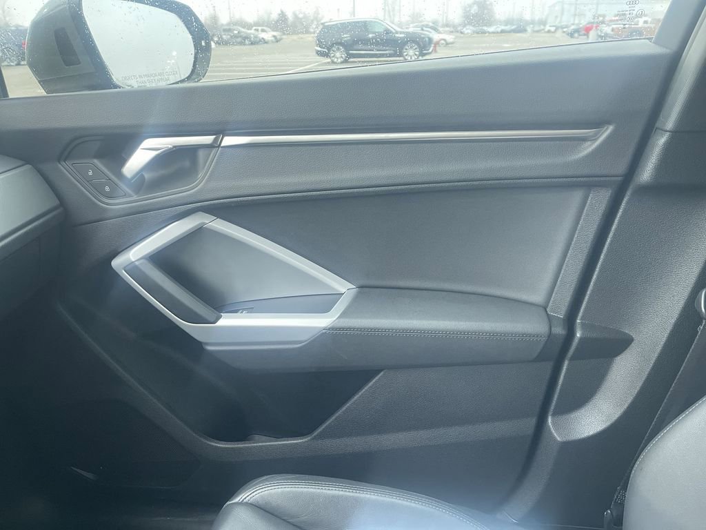 Used 2025 Audi Q3 2.0T Premium image 30