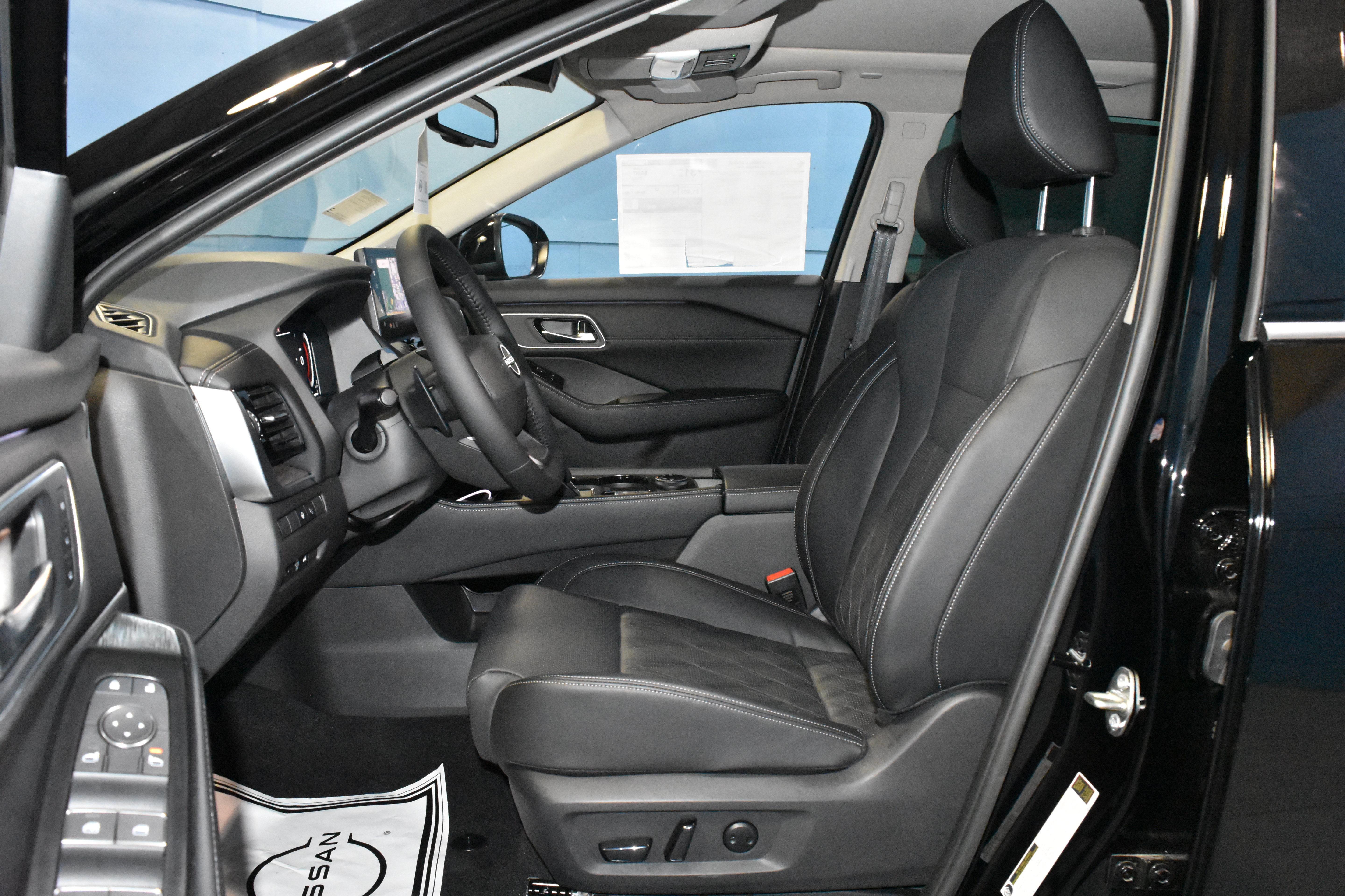 New 2026 Nissan Rogue Platinum w/ Tech Package AWD/4WD image 6