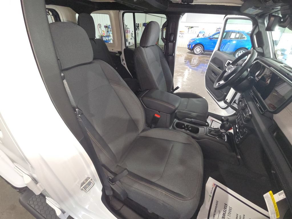 New 2026 Jeep Wrangler Unlimited Sahara AWD/4WD image 30