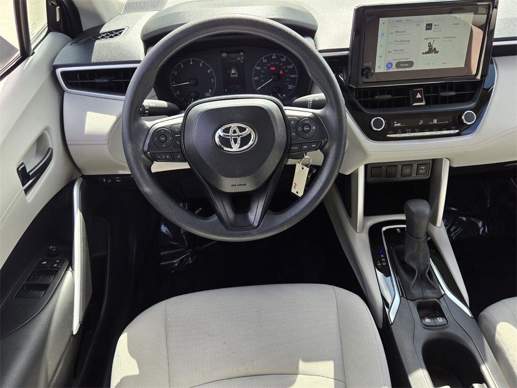 Used 2025 Toyota Corolla Cross L image 12