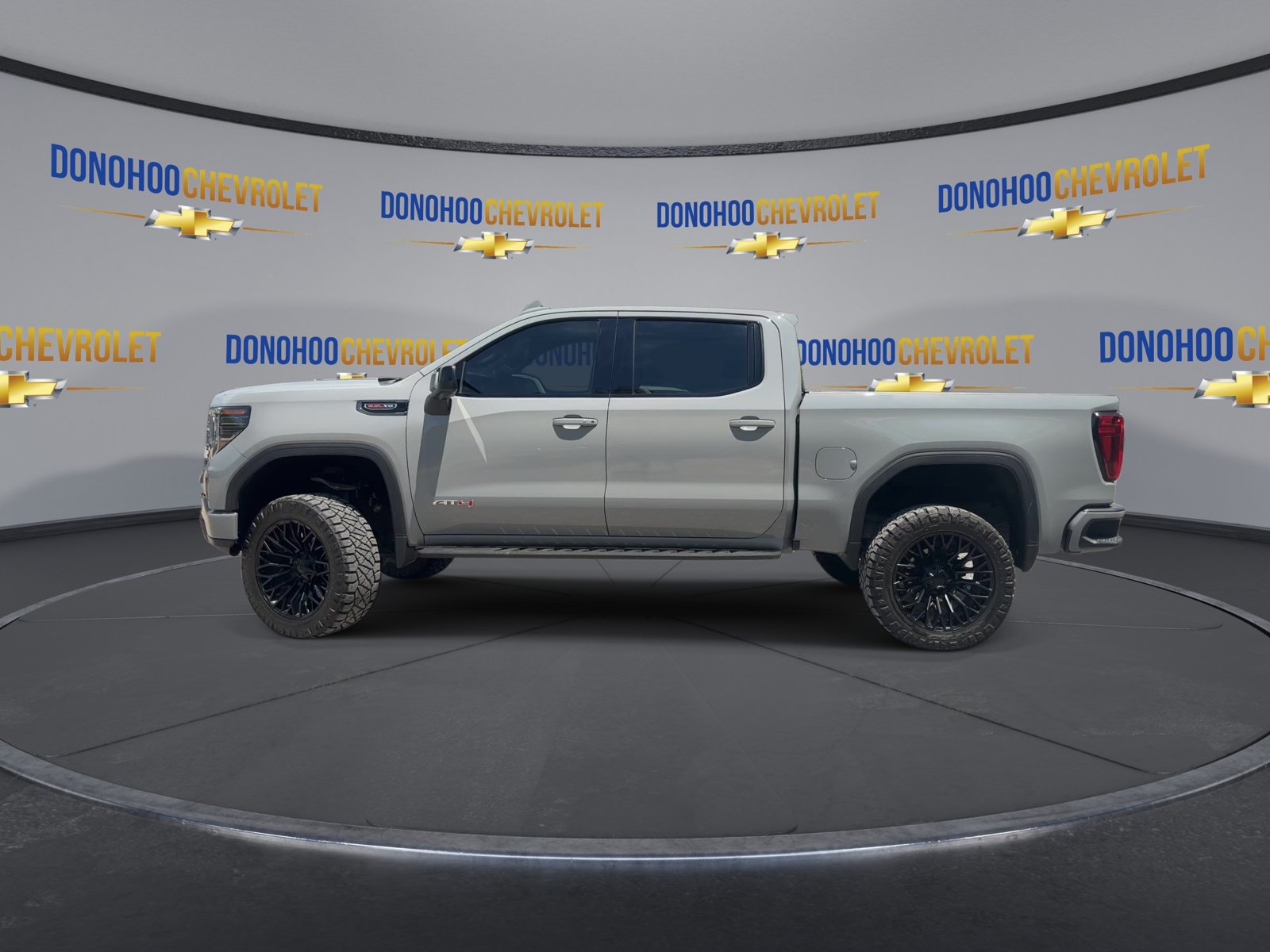 Used 2024 GMC Sierra 1500 AT4 w/ Technology Package AWD/4WD image 5
