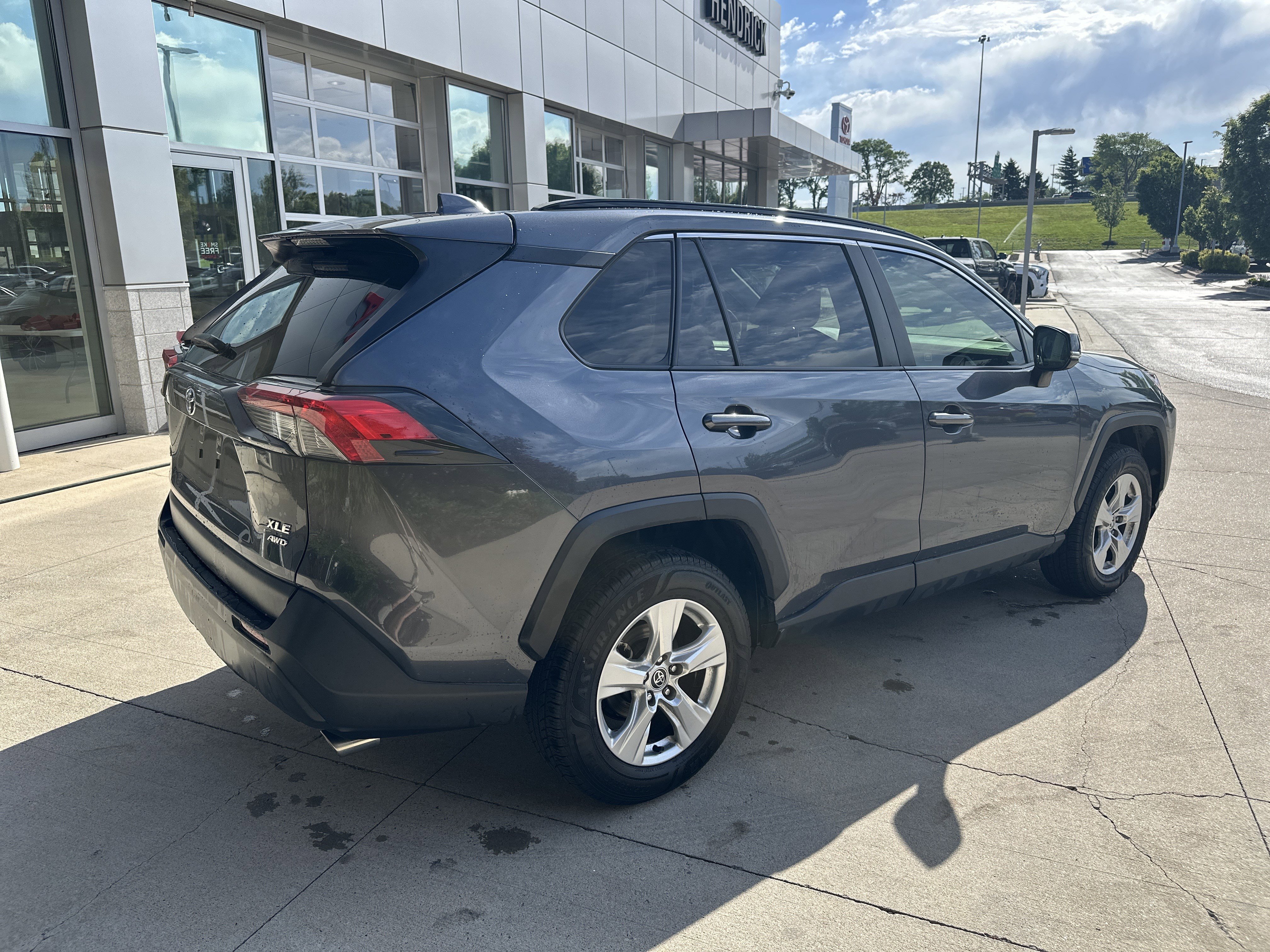 Used 2020 Toyota RAV4 XLE w/ Convenience Package AWD/4WD image 6