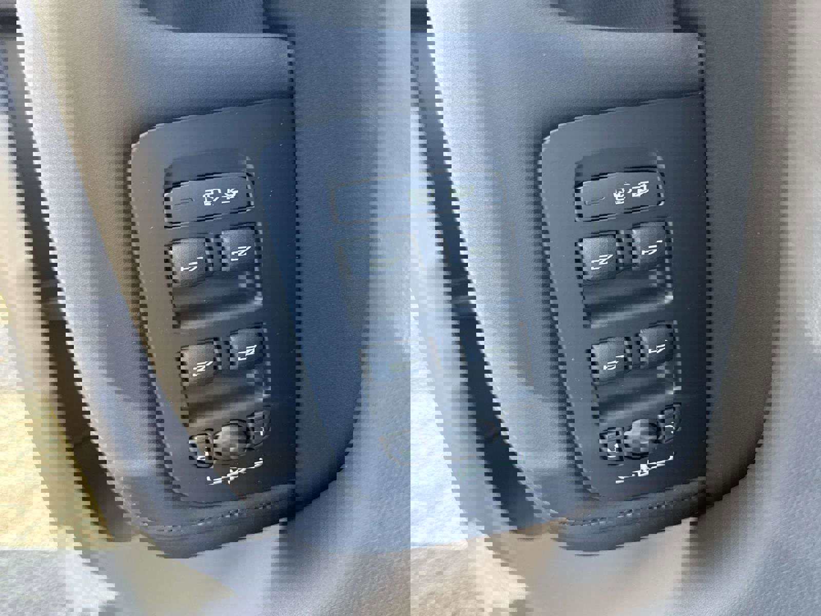 New 2026 Volvo XC60 B5 Plus w/ Climate Package image 17