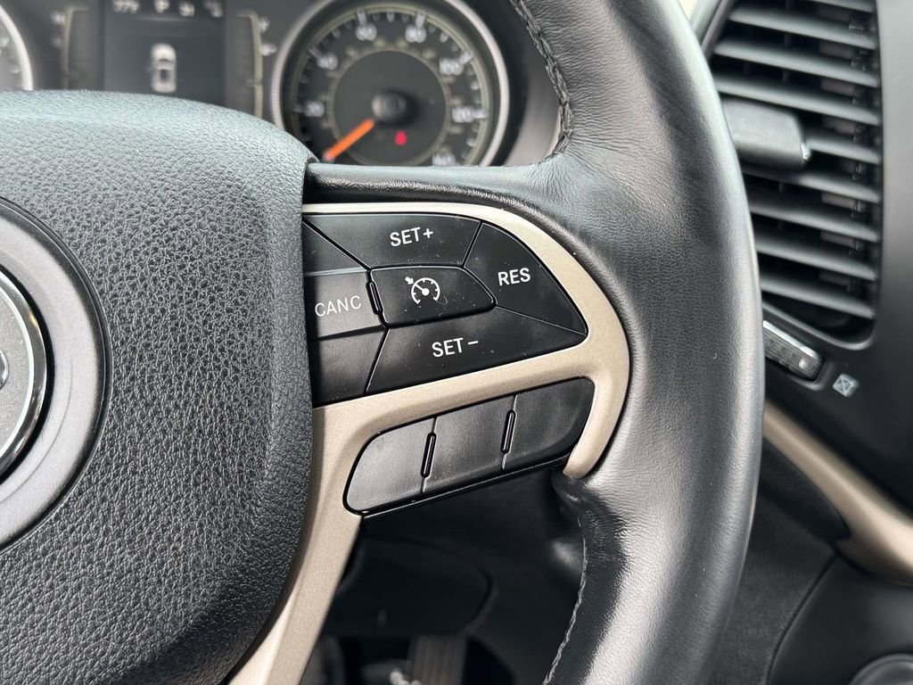 Used 2015 Jeep Cherokee Sport w/ Cold Weather Group AWD/4WD image 24