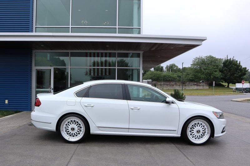 Used 2017 Volkswagen Passat 1.8T SE FWD image 2