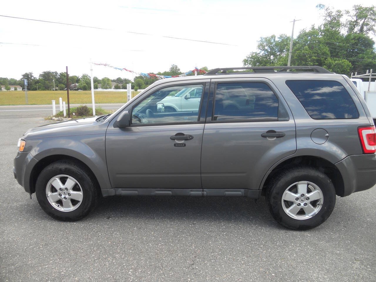Used 2011 Ford Escape XLT w/ 202A Rapid Spec Order Code FWD image 1