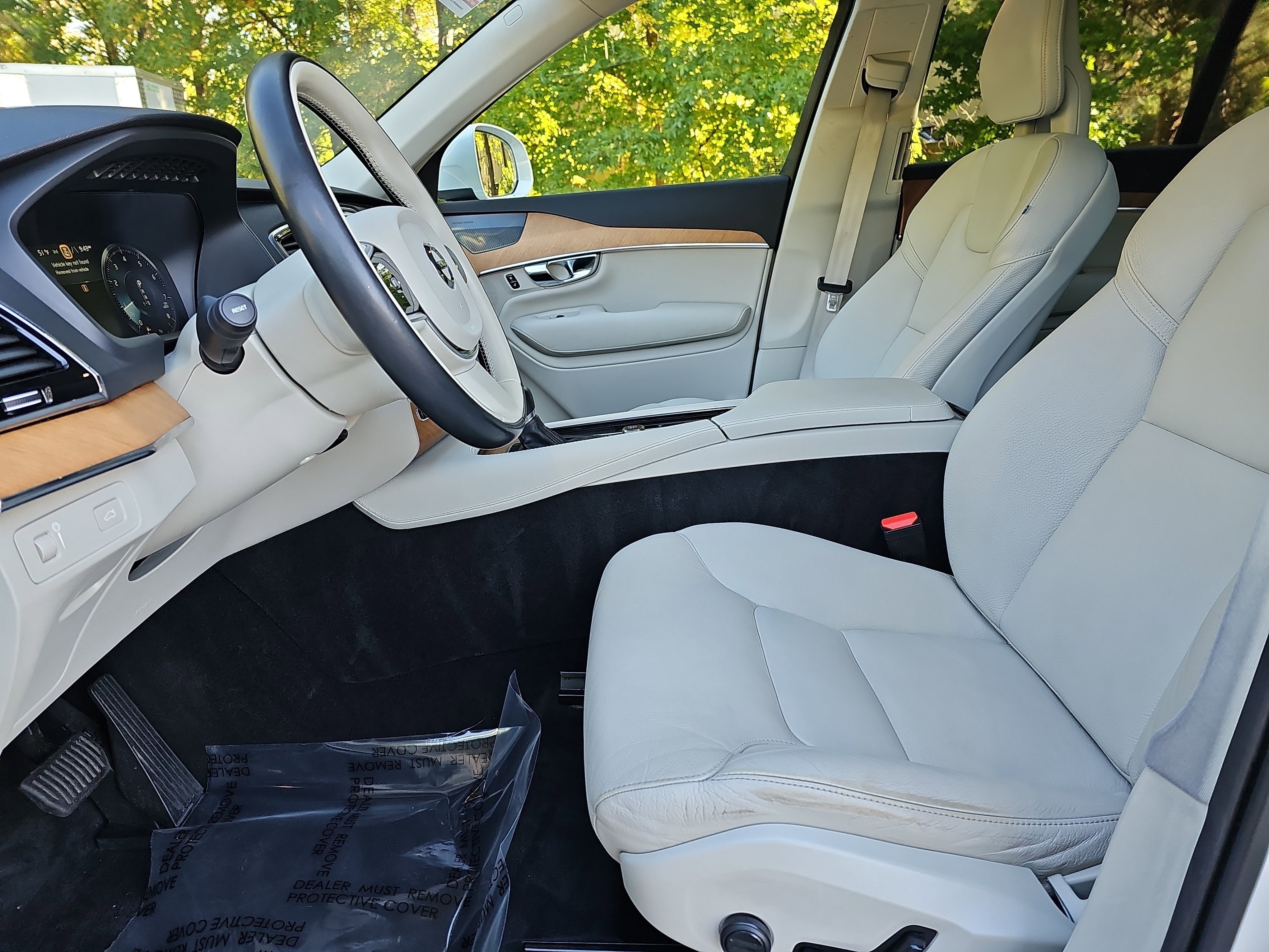 Used 2021 Volvo XC90 T6 Momentum image 16