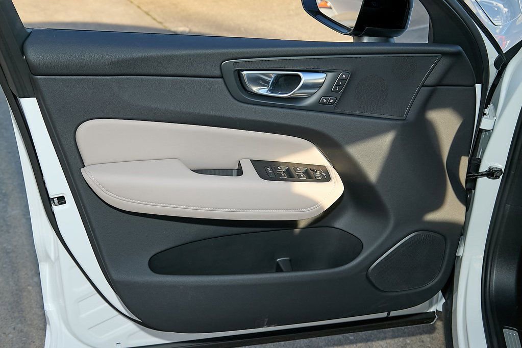 New 2026 Volvo XC60 B5 Plus w/ Protection Package Premier image 10