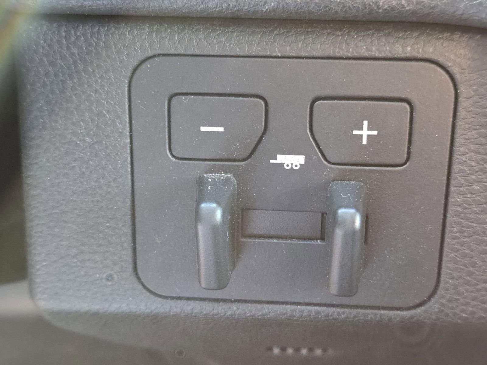 Used 2022 Toyota Tundra SR5 w/ Convenience Package image 8