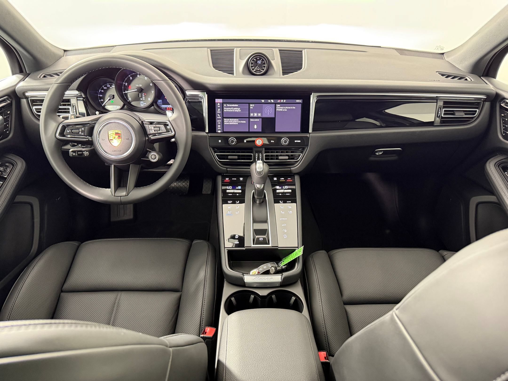 Certified 2026 Porsche Macan AWD/4WD image 17