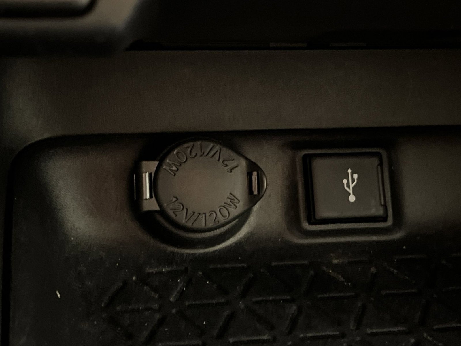 Used 2020 Toyota RAV4 LE w/ Carpet Mat Package image 33