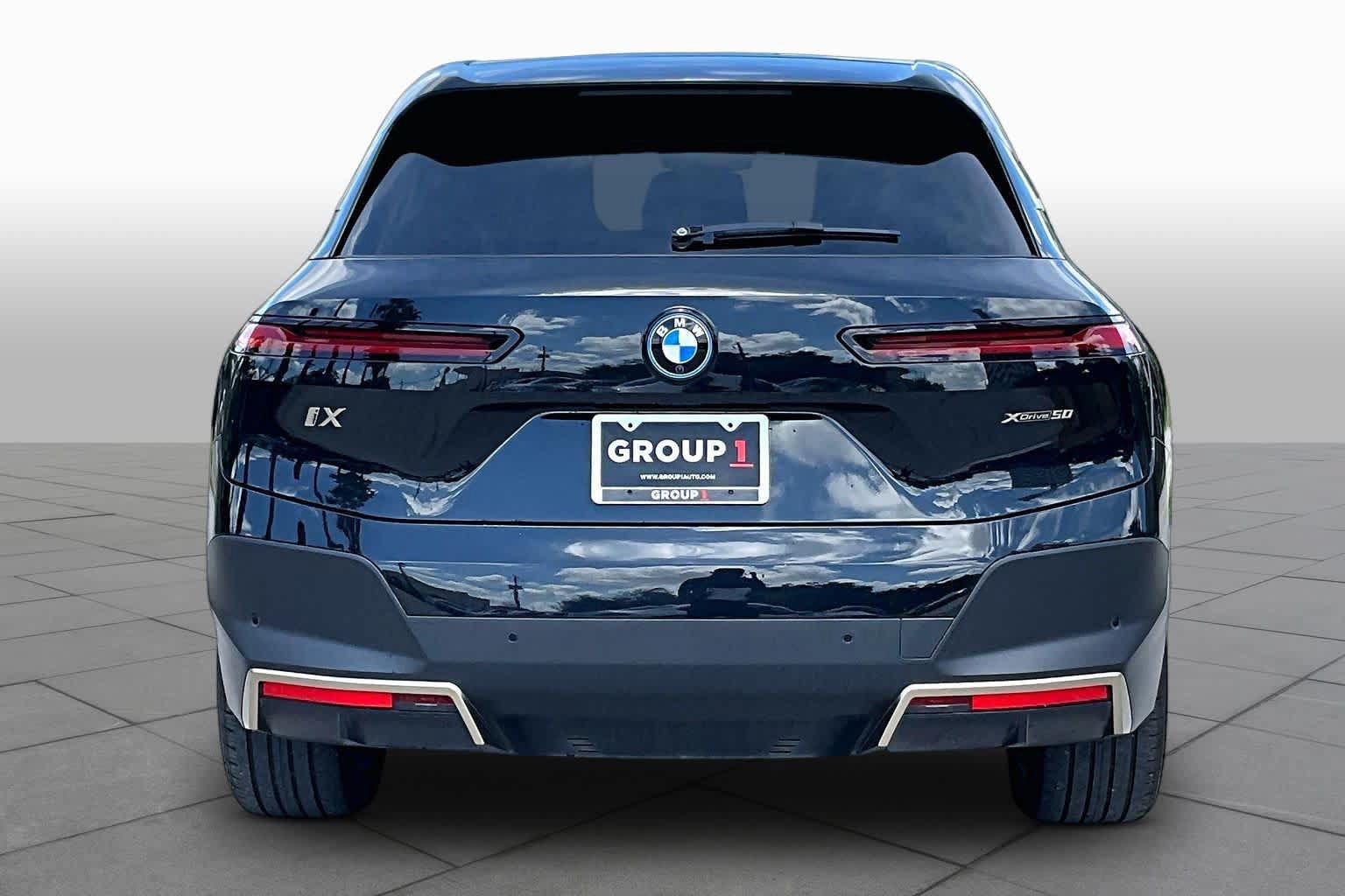 Used 2024 BMW iX xDrive50 w/ Premium Package AWD/4WD image 4