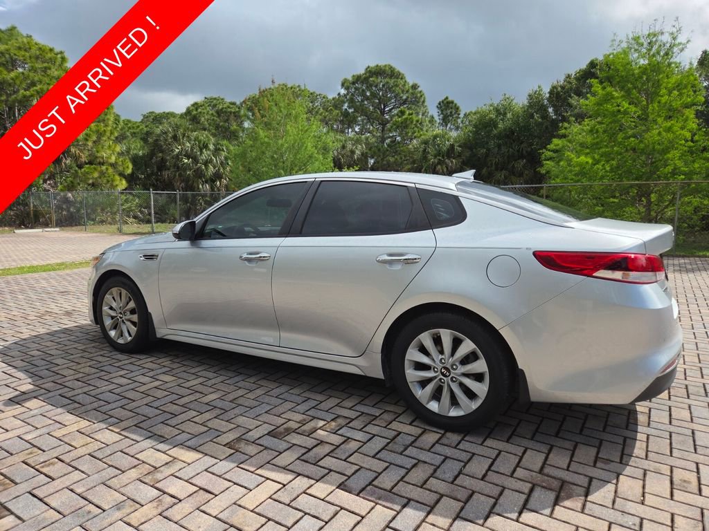 Used 2018 Kia Optima LX w/ 17" Alloy Wheels Package FWD image 9