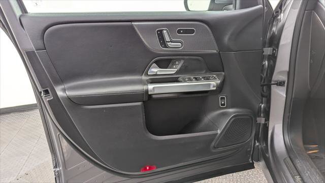 Used 2021 Mercedes-Benz GLB 250 w/ Premium Package image 13