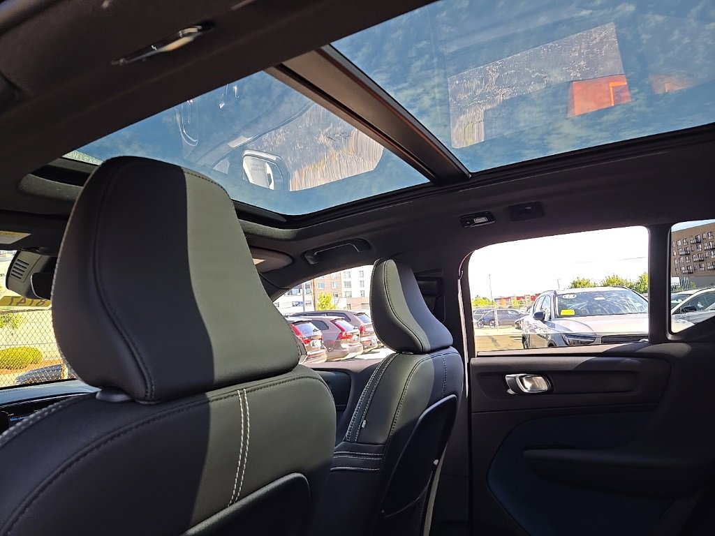 Certified 2023 Volvo XC40 Recharge Ultimate image 13