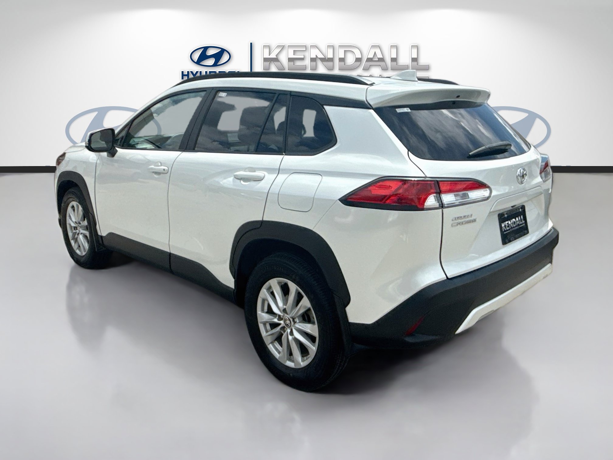 Used 2024 Toyota Corolla Cross LE w/ Moonroof Package FWD image 4