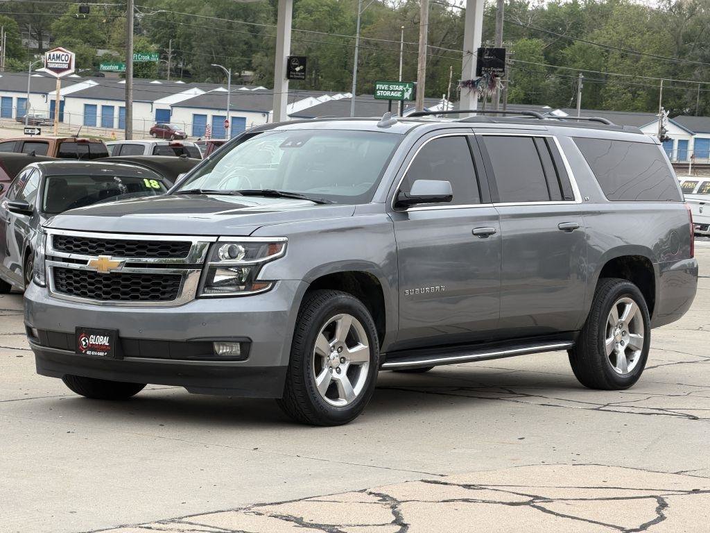 Used 2018 Chevrolet Suburban LT w/ Luxury Package AWD/4WD image 3