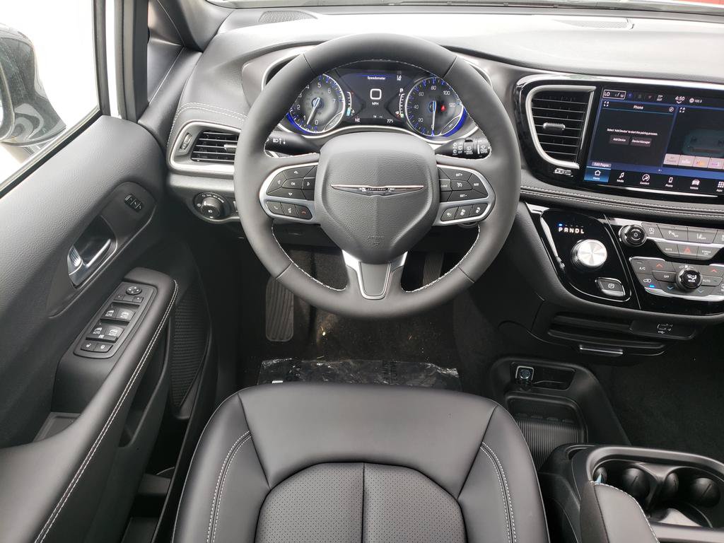 New 2026 Chrysler Pacifica Select AWD/4WD image 14