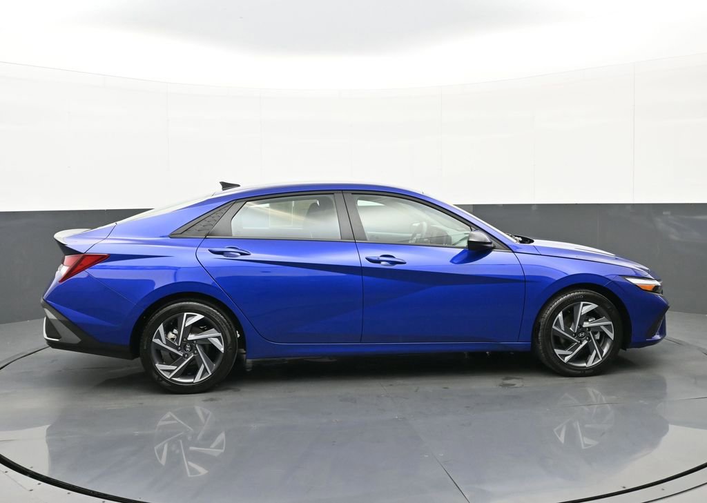 Certified 2025 Hyundai Elantra Sport image 2
