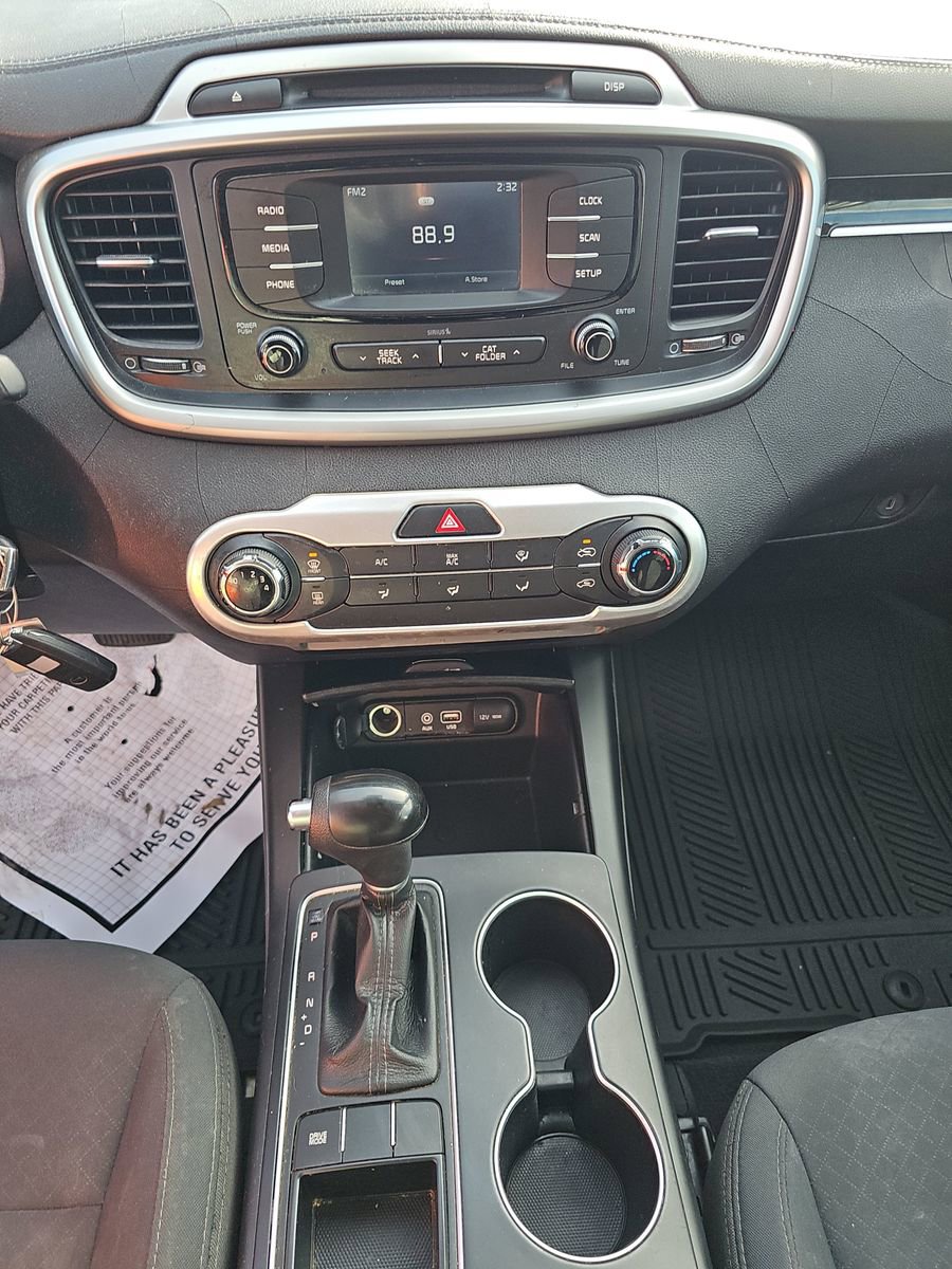 Used 2016 Kia Sorento LX image 11