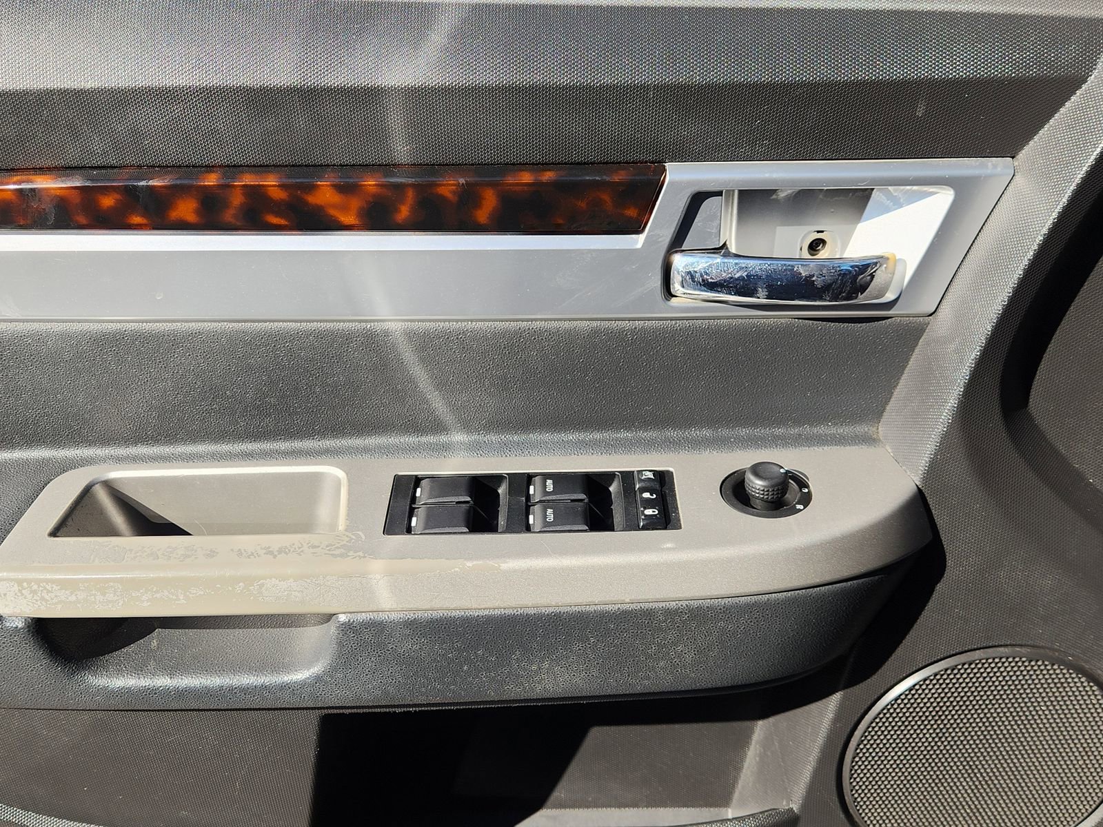 Used 2010 Chrysler Sebring Limited image 27