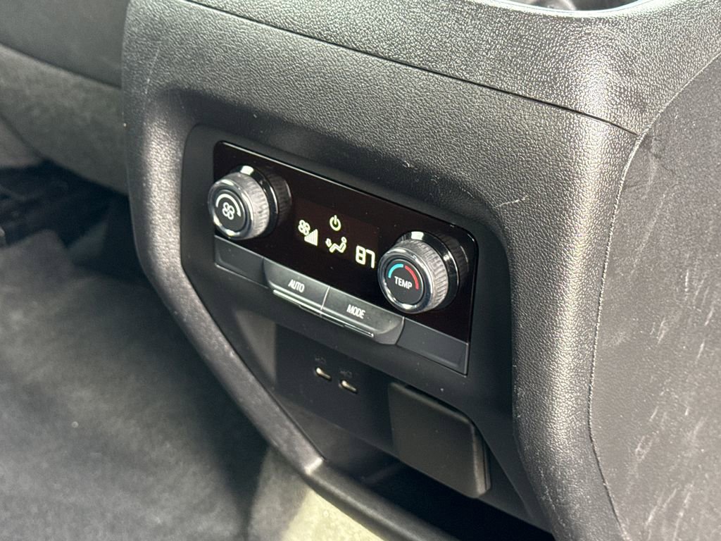 Used 2024 Chevrolet Traverse LT image 11