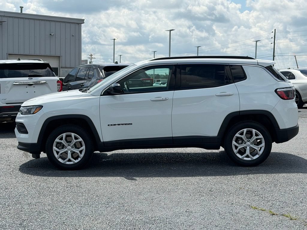 Used 2024 Jeep Compass Latitude AWD/4WD image 8