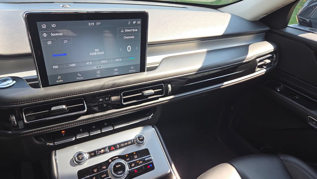 Used 2023 Lincoln Aviator AWD w/ Premium Package image 21
