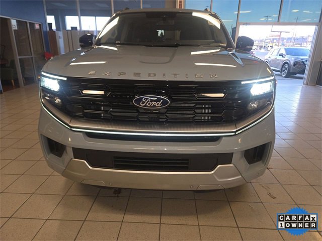 Used 2025 Ford Expedition Platinum image 3