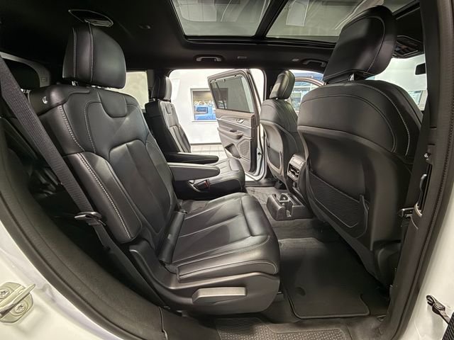 Used 2024 Jeep Grand Cherokee L Limited w/ Luxury Tech Group II image 13