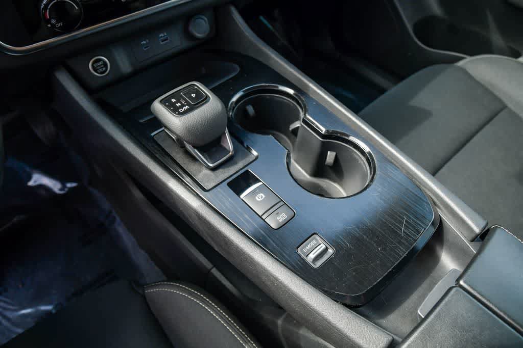 Used 2023 Nissan Rogue S FWD image 19