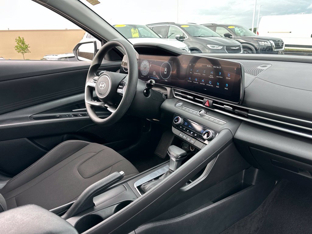 Used 2024 Hyundai Elantra SEL FWD image 23