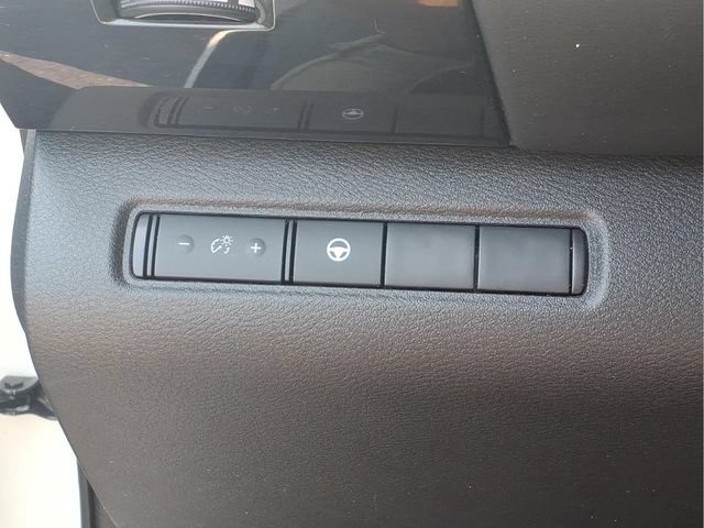 Used 2024 Nissan Pathfinder SV FWD image 13