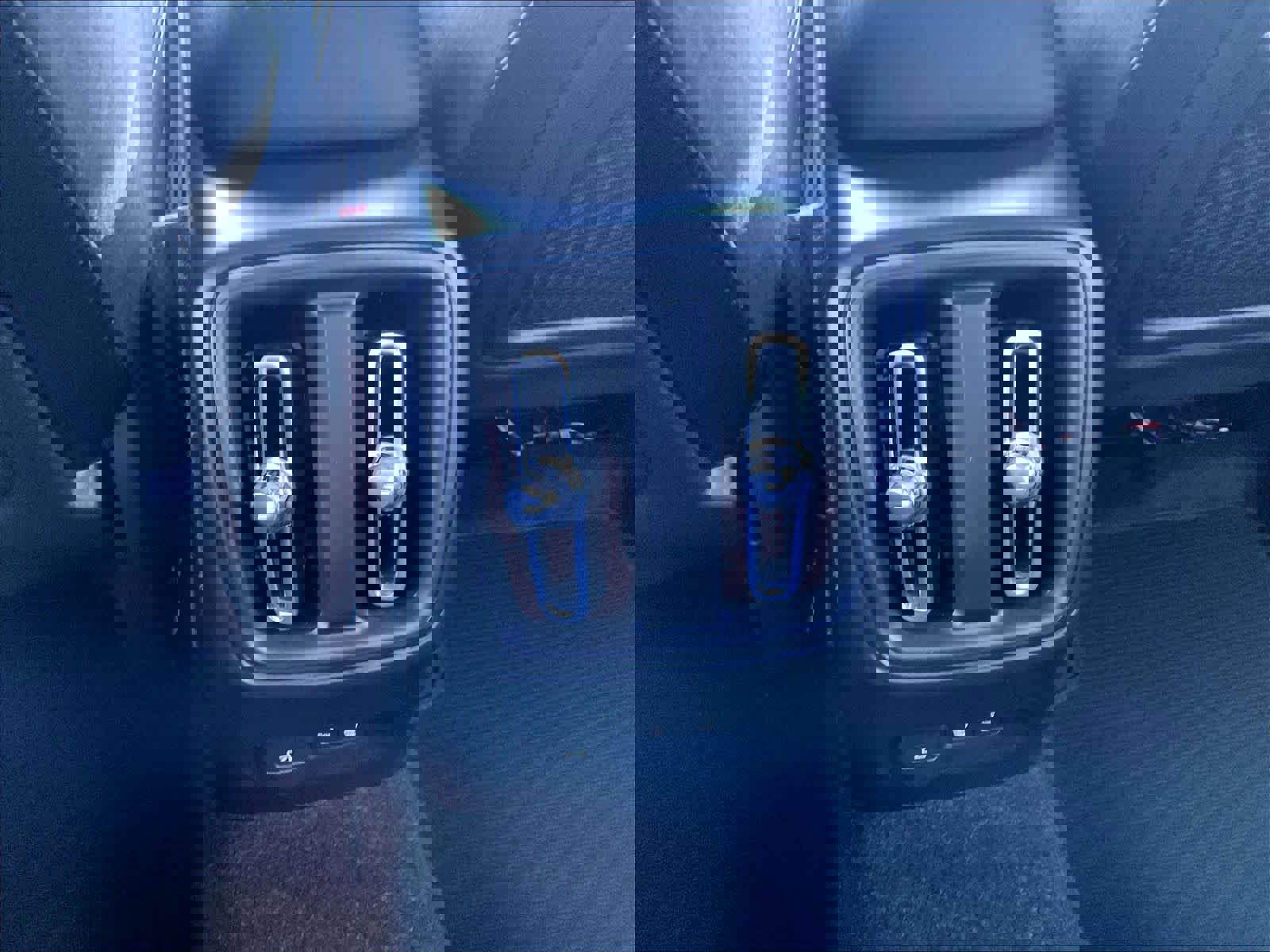 Used 2023 Volvo XC40 Recharge Plus image 38