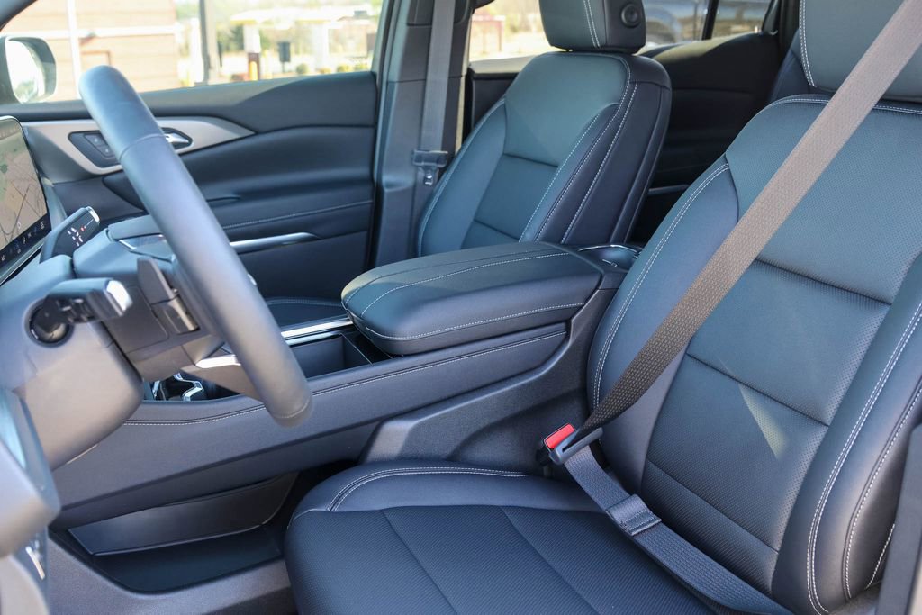 New 2026 Chevrolet Traverse LT w/ Midnight/Sport Edition FWD image 11