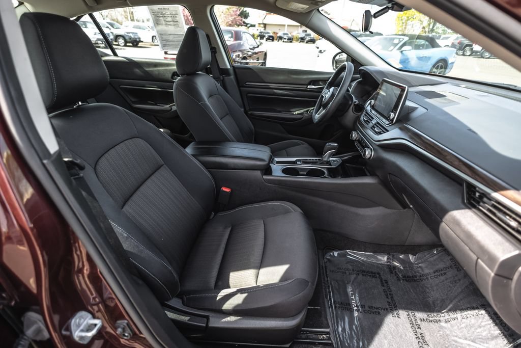 Used 2024 Nissan Altima 2.5 SV FWD image 28