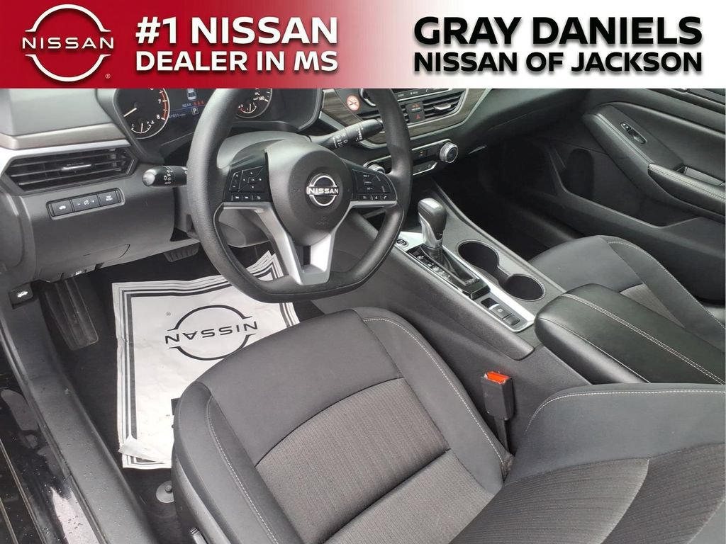Used 2025 Nissan Altima 2.5 SV AWD/4WD image 17