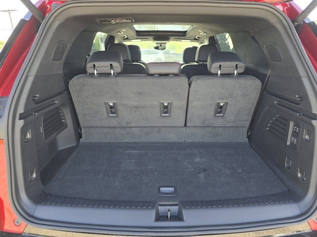 Used 2024 Chevrolet Traverse RS w/ LPO, Floor Liner Package AWD/4WD image 20