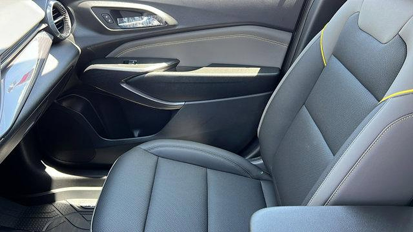 New 2025 Chevrolet Trax ACTIV w/ Driver Confidence Package image 19