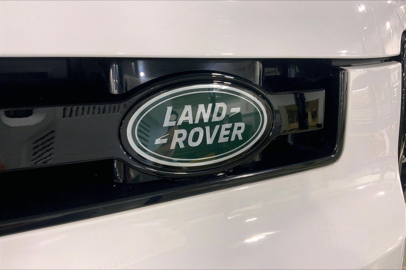 Used 2025 Land Rover Defender 130 X-Dynamic SE image 31