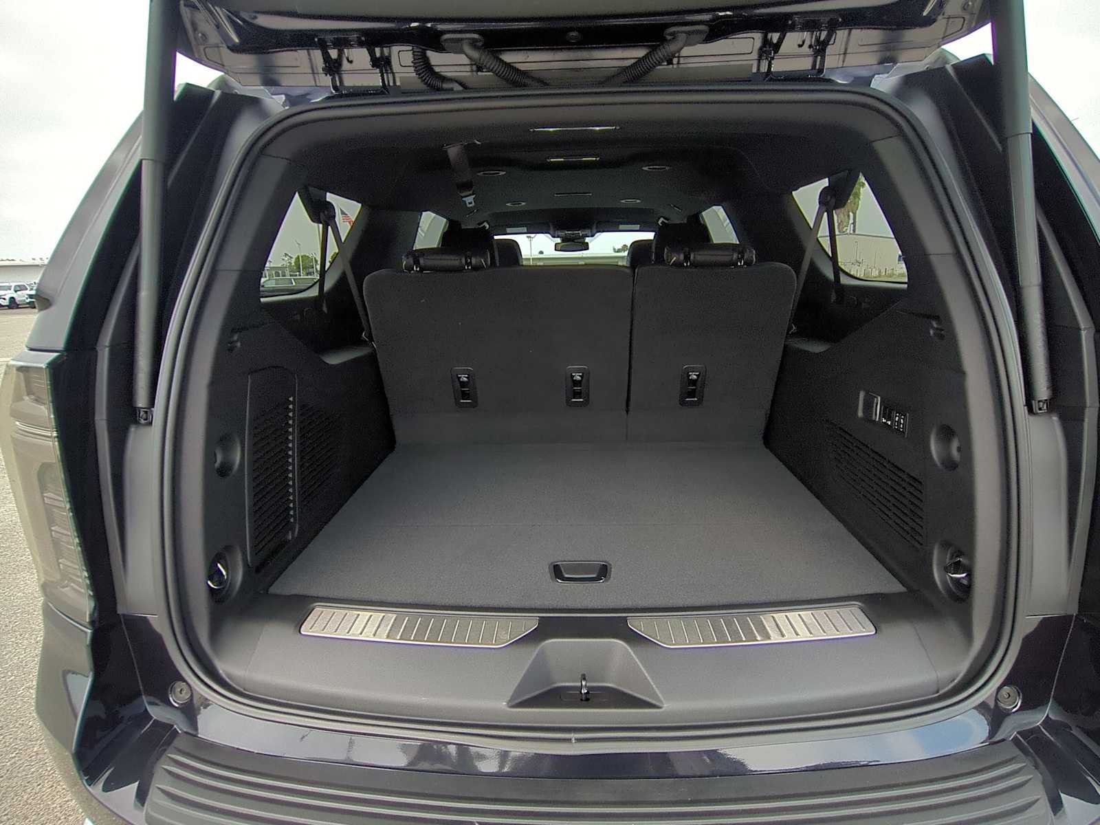 New 2026 Chevrolet Suburban Premier AWD/4WD image 25